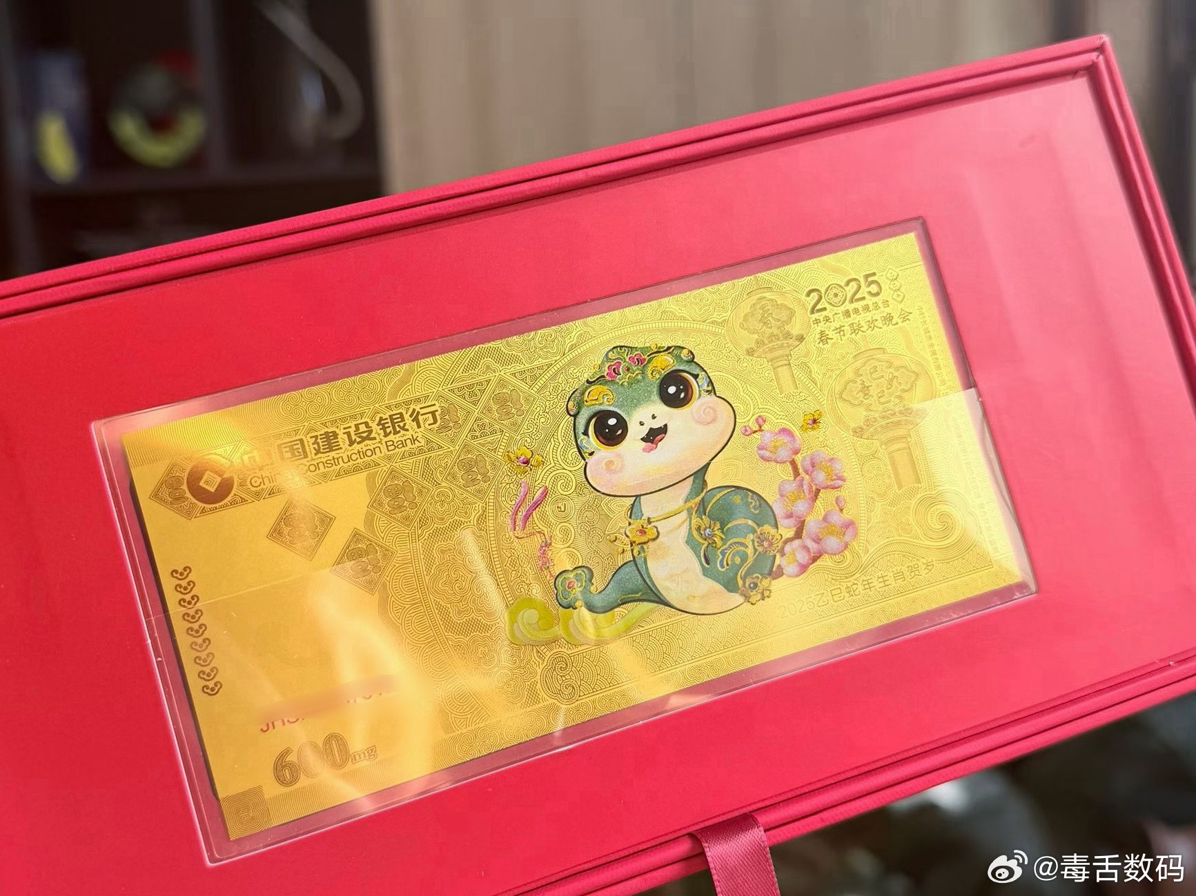 突然对1g黄金没概念了老妹过年给我对象买的礼物，我一看好家伙，这么大黄金。仔细一