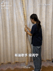 “这也太让人眼红了！”据人民日报报道，山西太原一位妈妈攥住客厅窗帘，笑着扬声：“