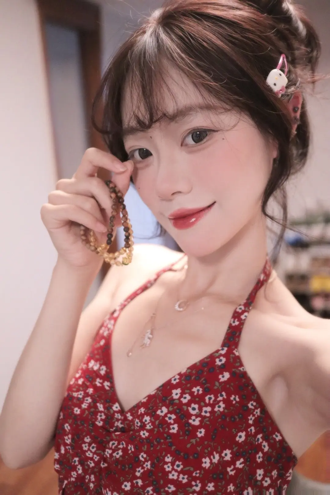 来牵老子的手