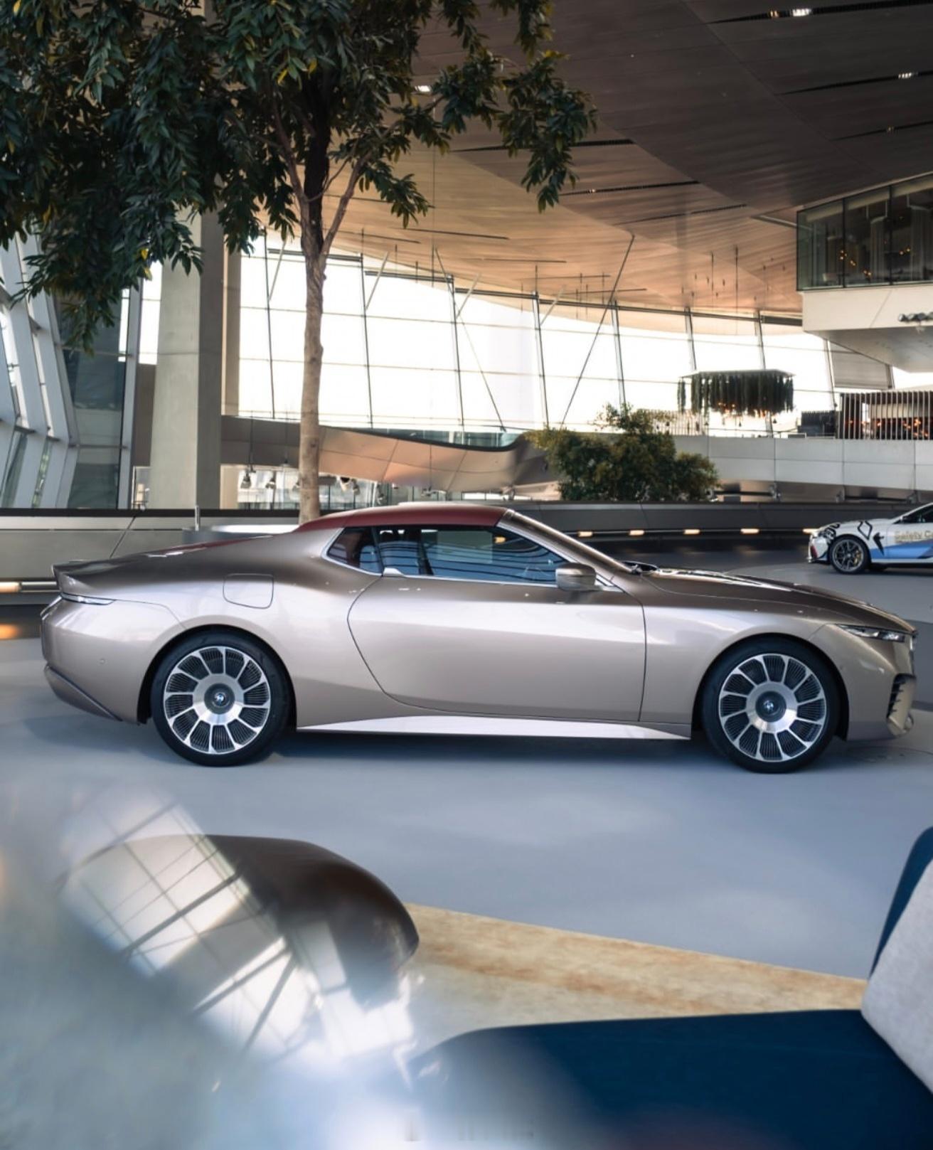 德系车大v聊车 宝马Skytop交车仪式，不过怎么没给准备点鲜花？ 