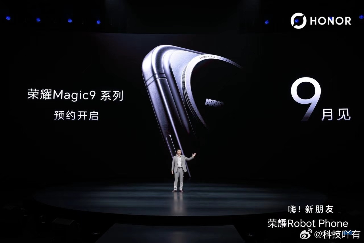 荣耀Robot Phone不是终点，是荣耀“敢想敢不同”的起点，9999元起的定
