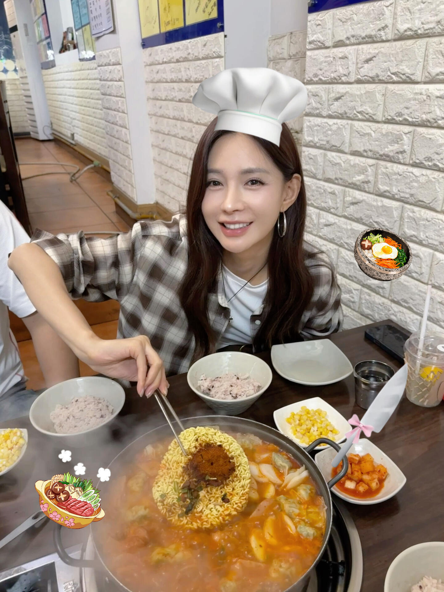 沈梦辰带餐具Plus上美食综艺沈梦辰发了大碗组合照家乡美食大赛 看到沈梦辰晒的大