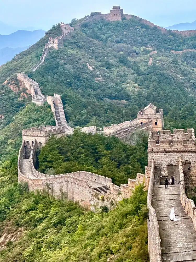 明长城究竟有多长？
       明长城的长度始终令人好奇。经专业测绘，明长城实