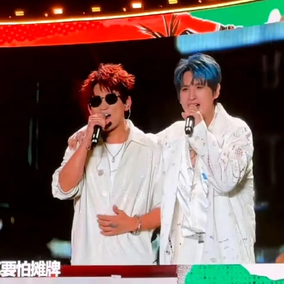 太湖湾这一晚，再就业团上演了多少CP故事？
明栎，公子于鑫，楚苏，醒远
都很好磕