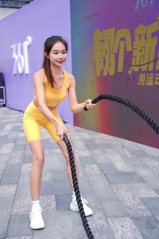 打个卡去！练战绳啦！
