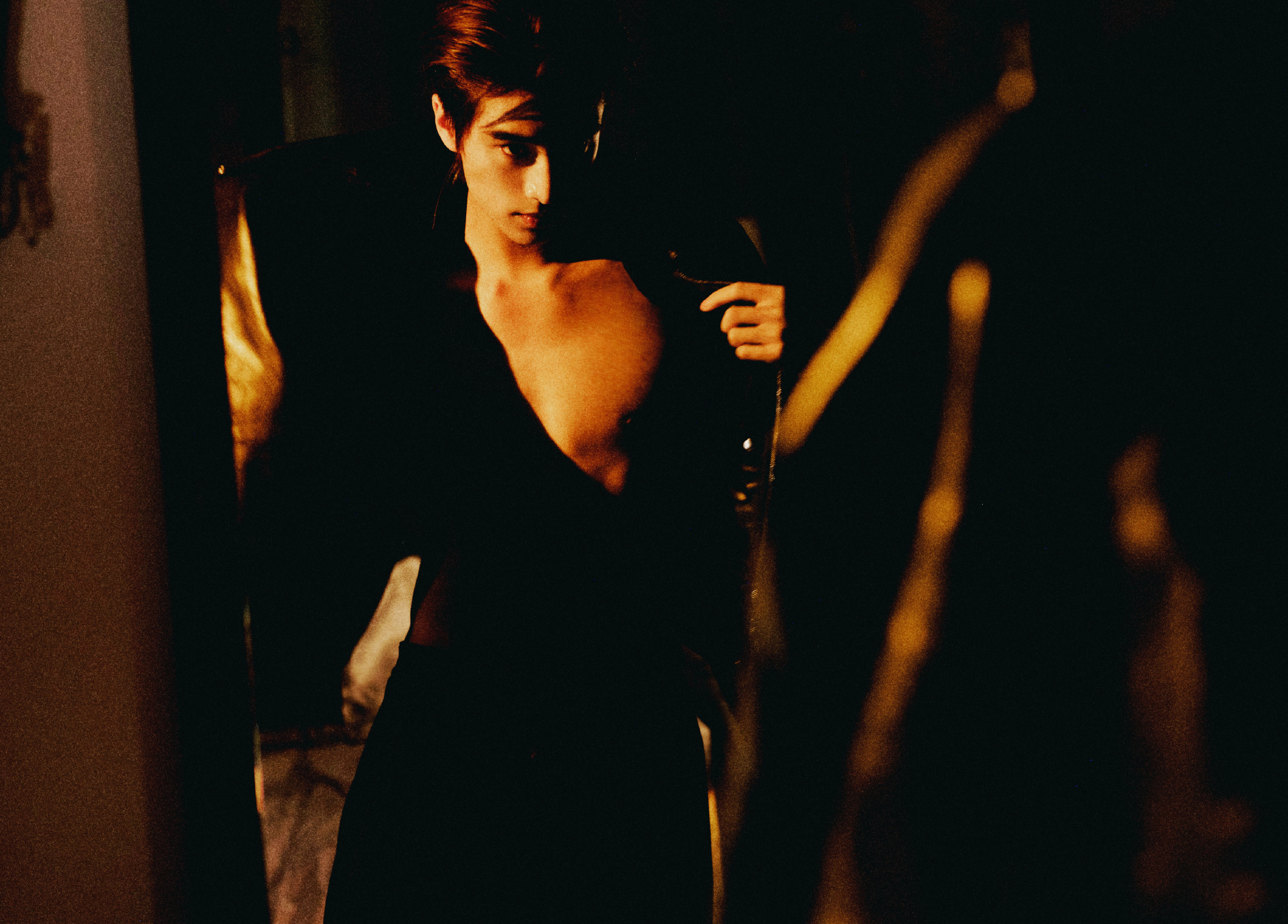 青年演员张康乐受Bottega Veneta邀请亮相米兰时装周，出席2026冬季