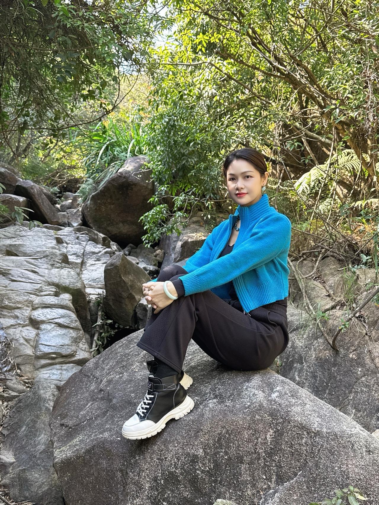 岁月清浅，此生过半，愿山河无恙，人间皆安，随心而行，不负时光，不负自己，岁岁年年