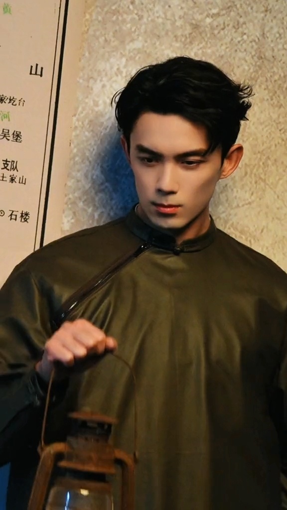 “于微光中找寻希望，成为时代延续的火苗”根正苗红大帅哥 喜欢吴磊就是一件很让人骄