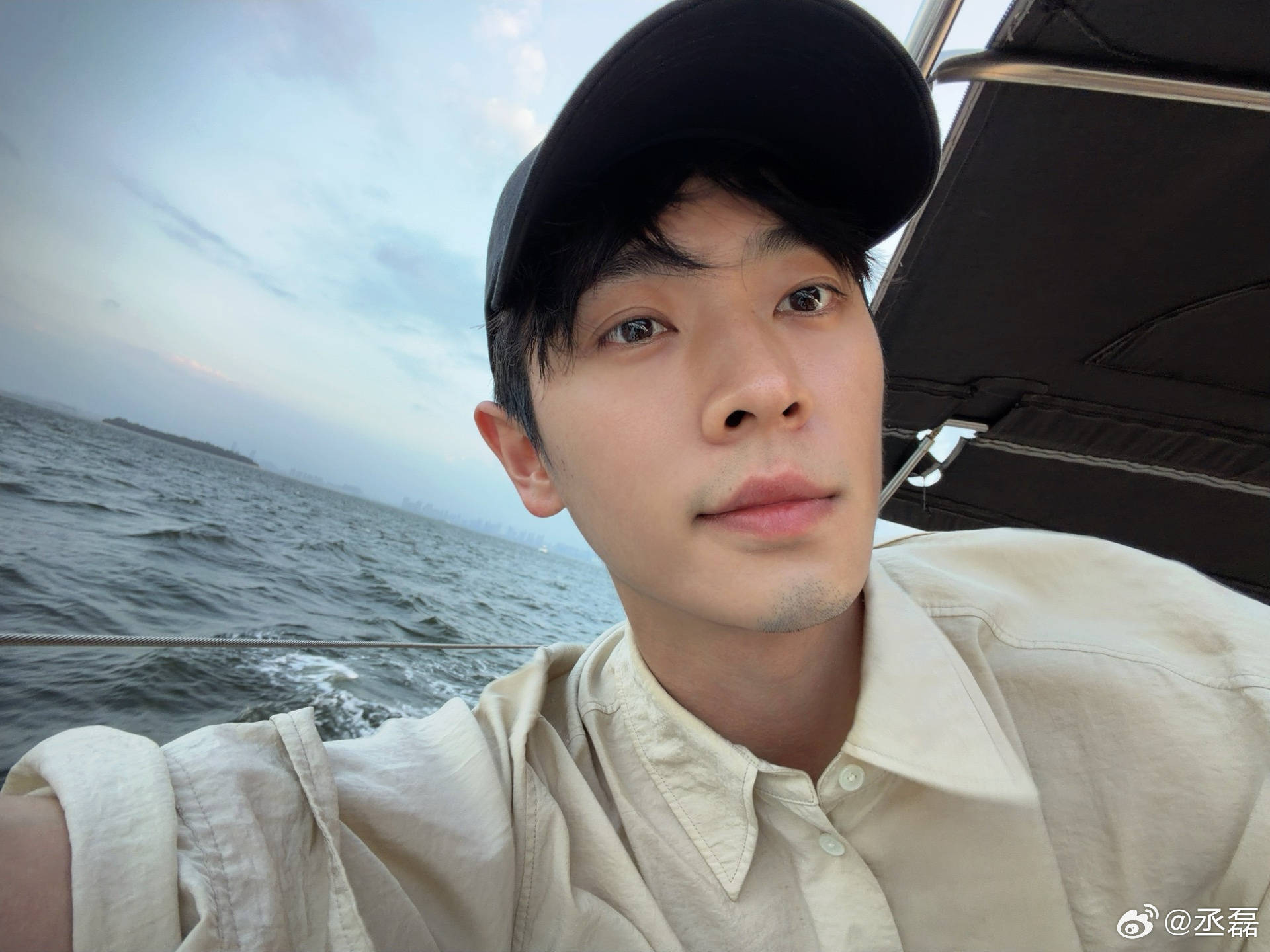 丞磊哎呀 新鲜的自拍啊此男就这样展示天资ing我们砣子们真的太幸福了啊[给你小心