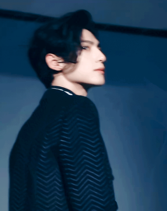 还想看家夫罗云熙搞一个这样的发型[期待] ​​​