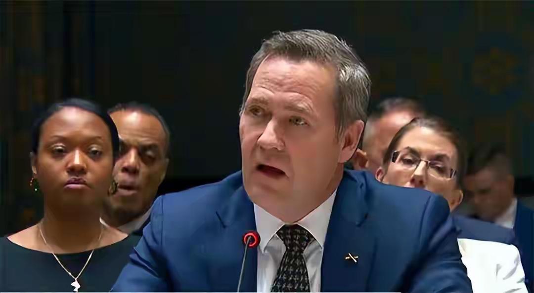 特朗普挑错了对手！在安理会反击美国后，中俄宣布对委援助