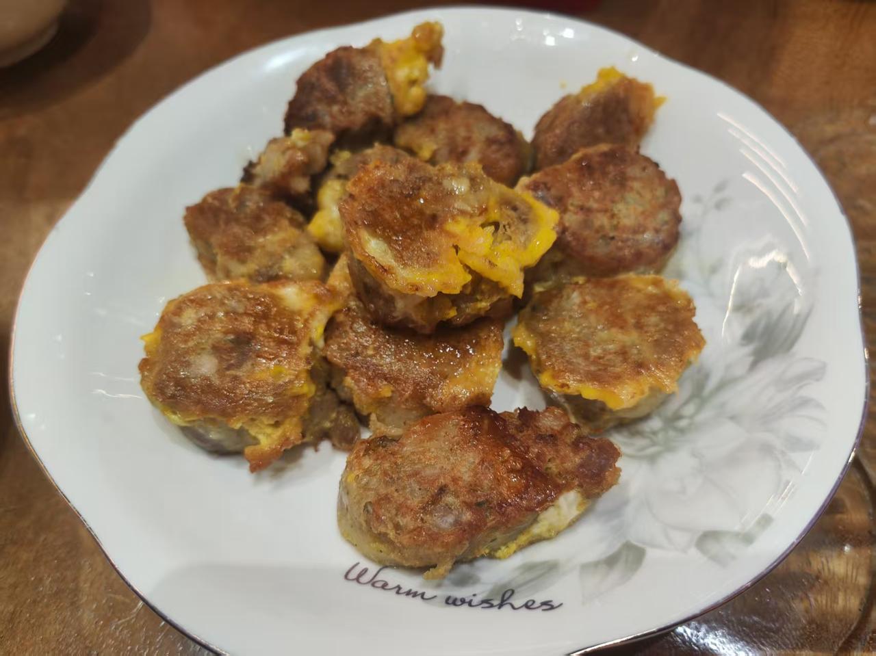 香脆可口，美味多汁的黄金炸蛋饼，温暖你的胃。