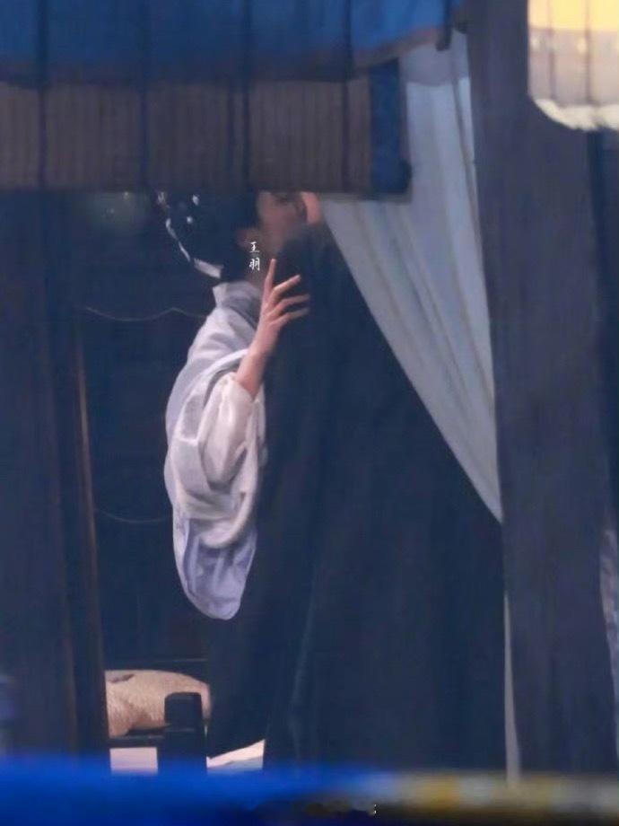 今天520～檀健次、卢昱晓《何不同舟渡》剧情也甜甜的，吻戏好缱绻