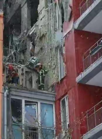 俄罗斯再次发动大规模导弹袭击，“榛树”导弹精准打击乌克兰飞机修理厂和其他乌军工设