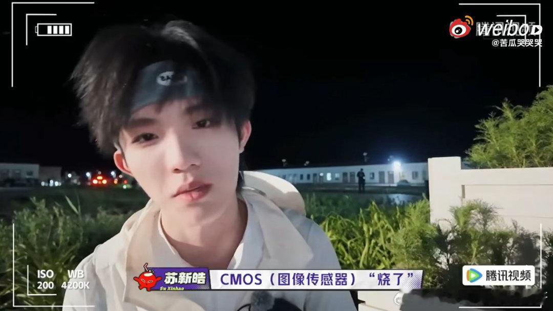 苏新皓屁股卡桶里苏新皓屁股卡桶里全过程全程笑点密集！苏新皓屁股不慎卡进桶内，最开
