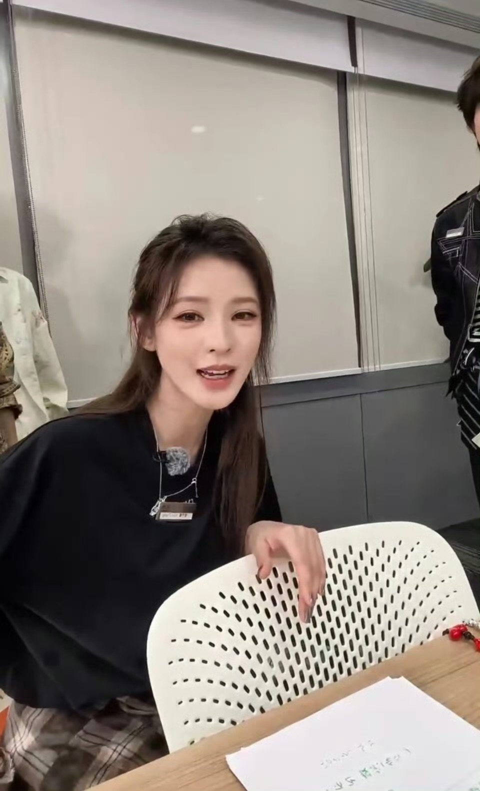伦敦合伙人出发直播伦敦合伙人尚雯婕李佳琦等六位老熟人同框直播，没有拘谨客套，畅聊