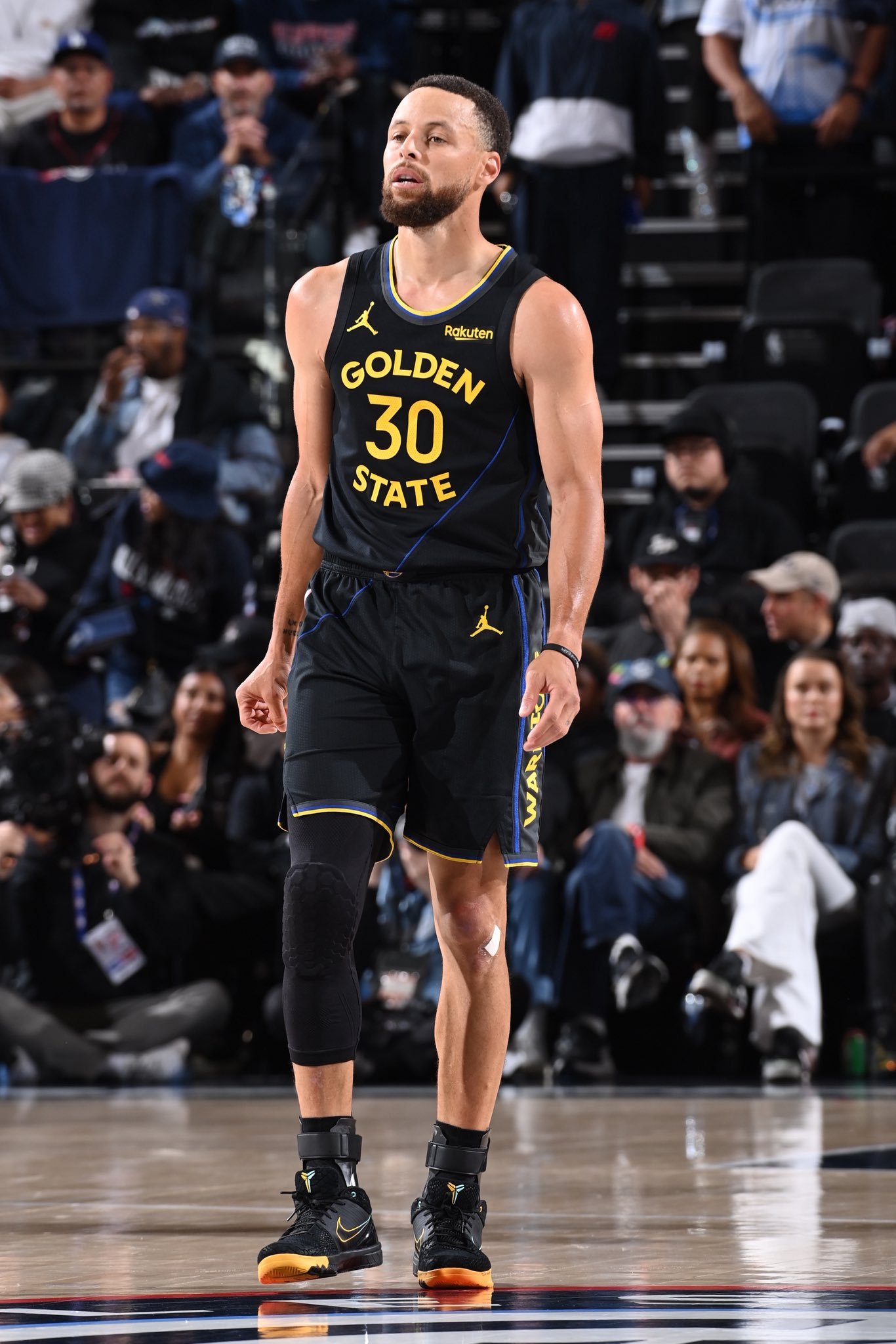 库里刚刚穿的是老大的球鞋  Nike Kobe 4 Protro 