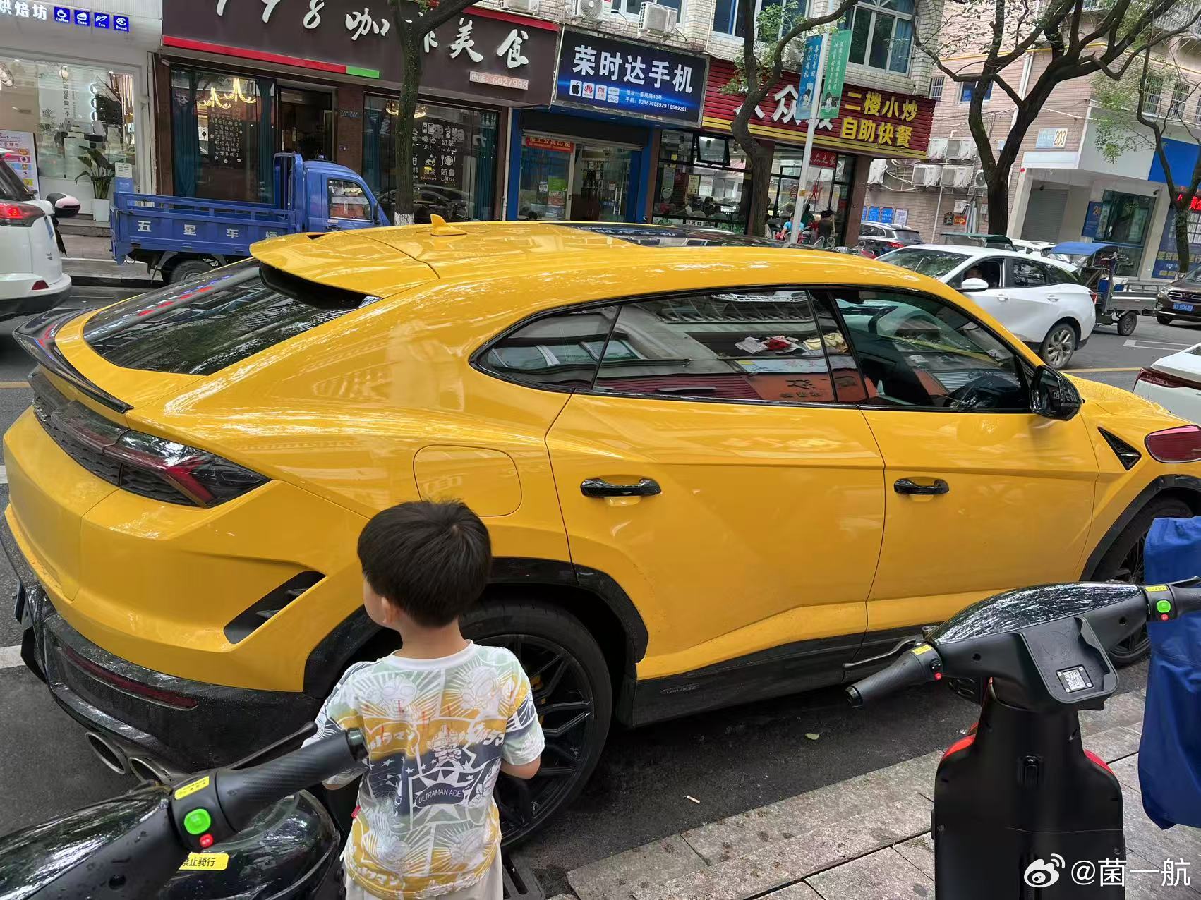 🤣看到一辆真的，把他高兴坏了，还非要打视频和我强调 
