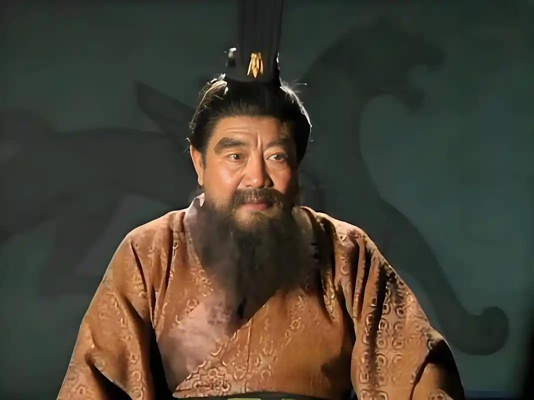 公元189年，一个凉州军阀带着5000人走进洛阳，两个月后，他把皇帝换了人。就这