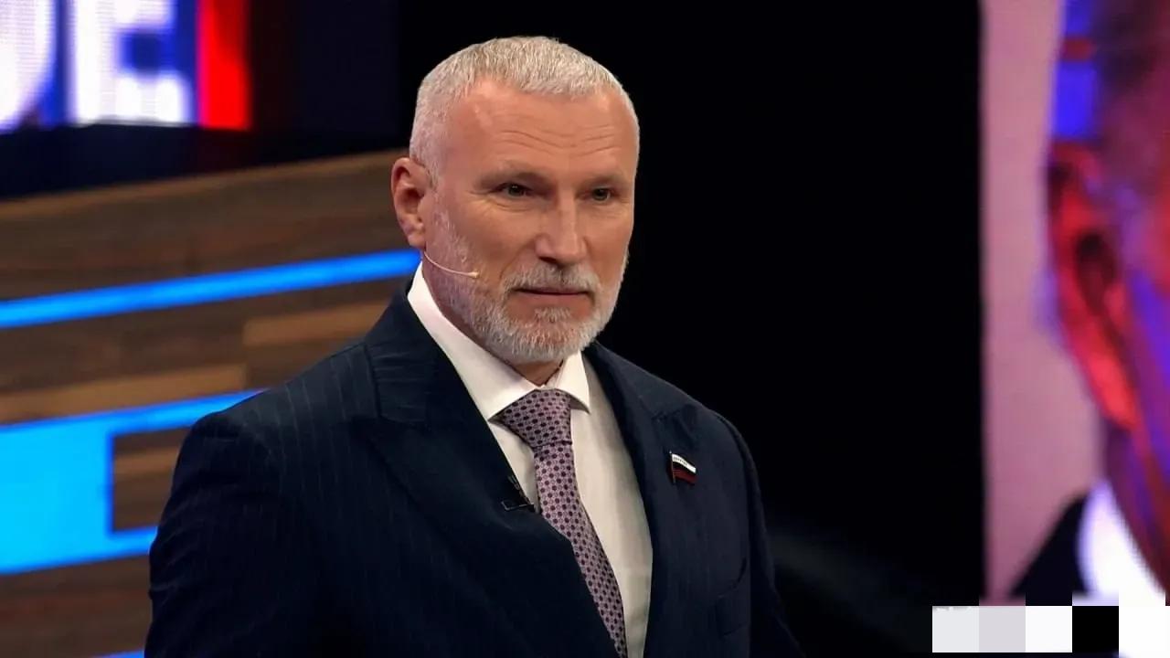 俄联邦国家杜马议员要求政府对美国动武
 
俄罗斯国家杜马国防委员会第一副主席阿列