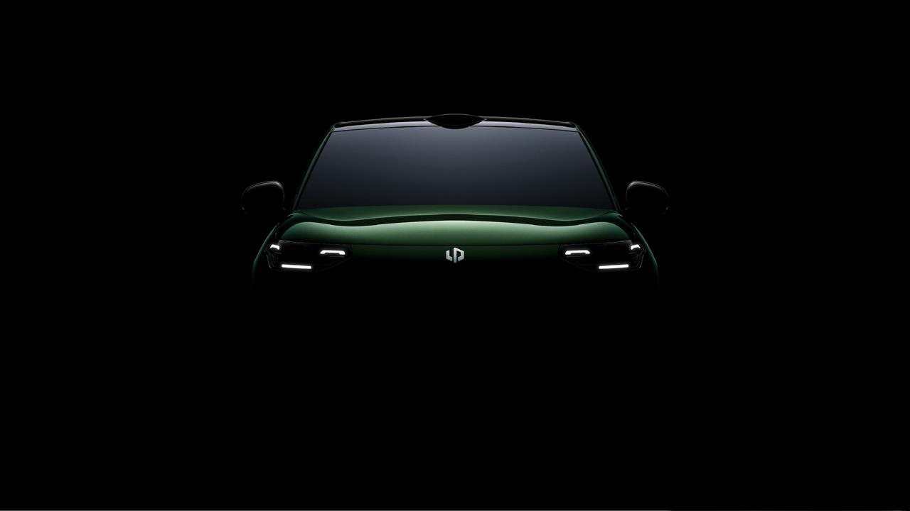 零跑A10定档2025广州车展 ，这回除了发官图，还没像Lafa5一样抬高定（d