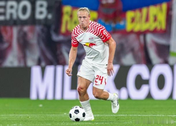 周六 德甲看法030莱红牛vs拜仁莱红牛近期状态波动，止颓回升后排联赛第三，主场