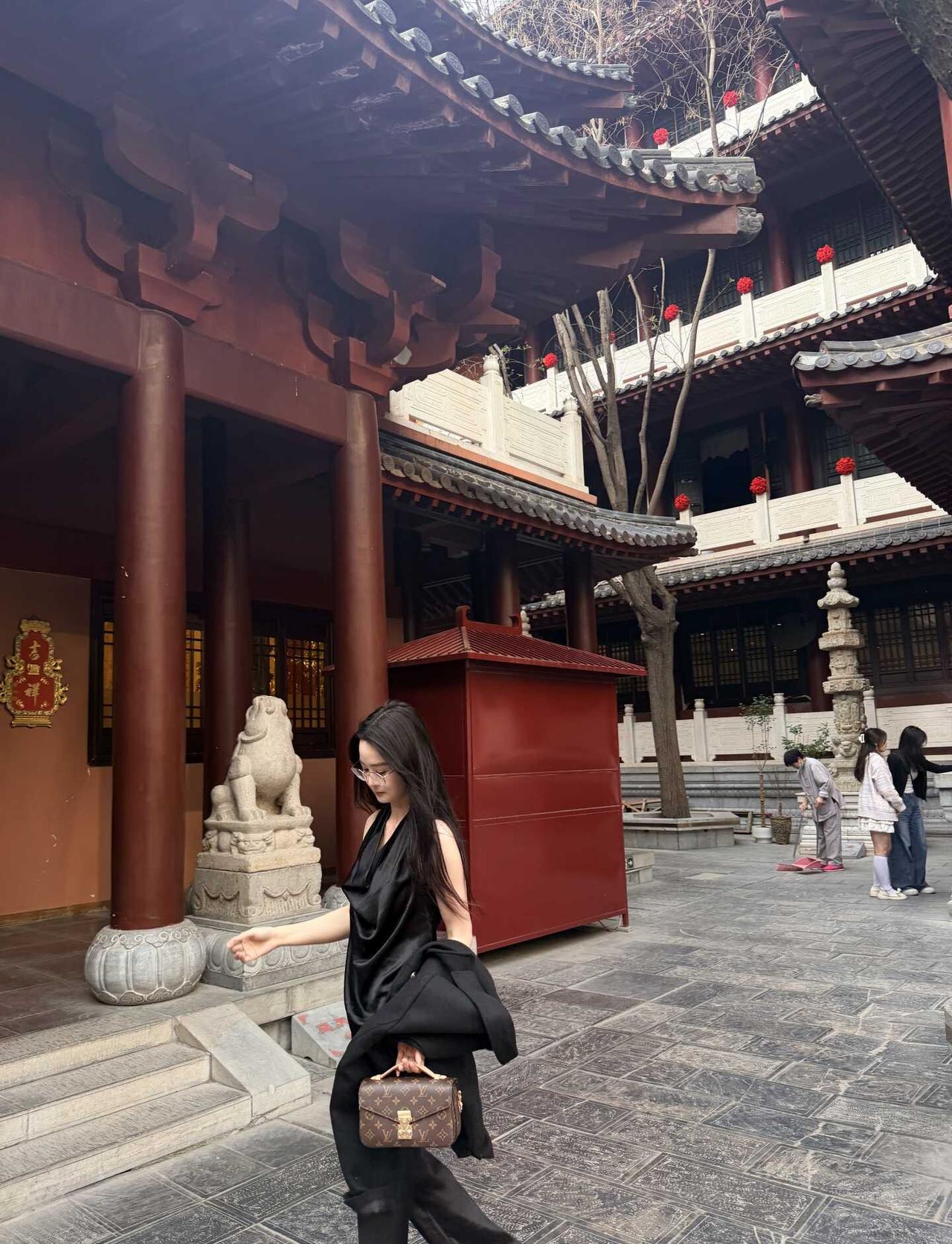 郑州今天阳光不错
寺庙旅行