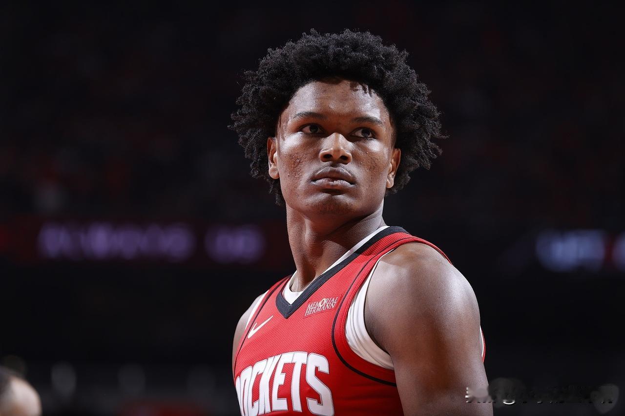 火箭外线手感不佳，杜兰特和申京的命中率都不太行，火箭太能抢了，乌杜卡绝大部分时间