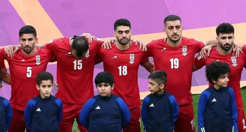 10年以内，伊朗男足可能真到头了。

伊朗男足面临双重打击。伊朗青少年男足近期表