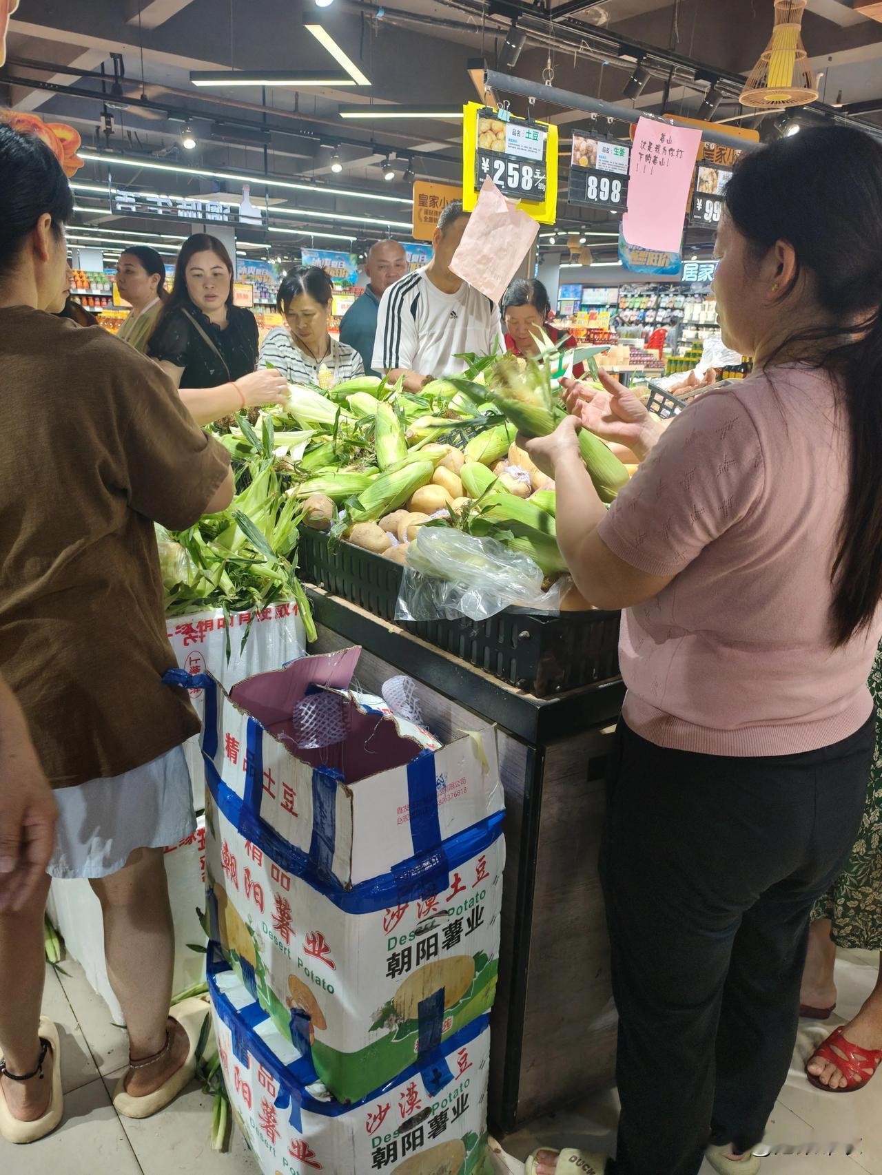 你问我答玉米5元两个使宜吗，为何这么多人在买玉米？