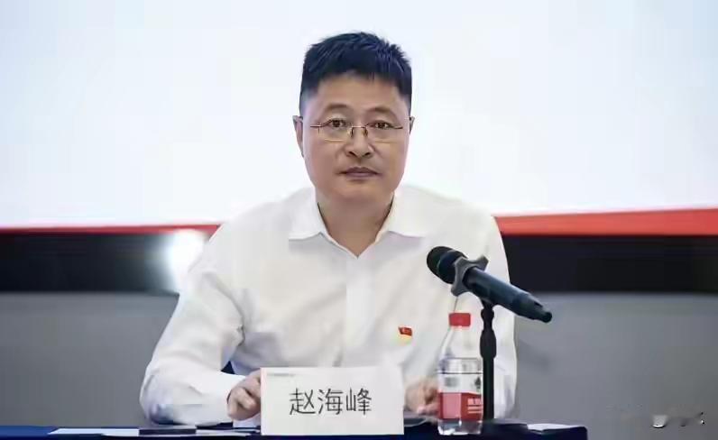 大家一直关心那个把25岁女生叫来陪酒的人是谁？他有没有责任？

叫25岁女员工李