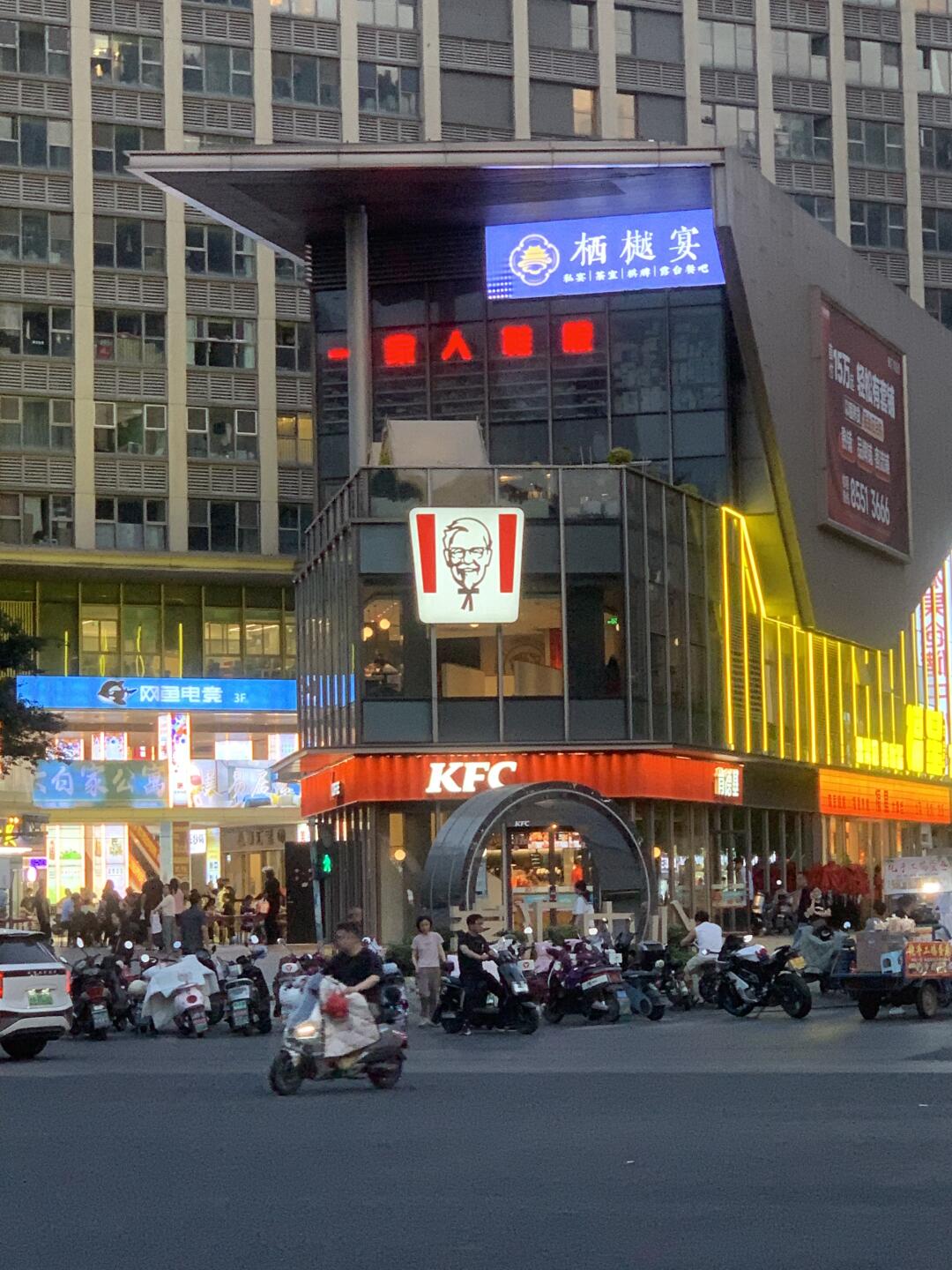 自从把肯德基老爷爷的领结看成四肢 就再也看不回来了！！