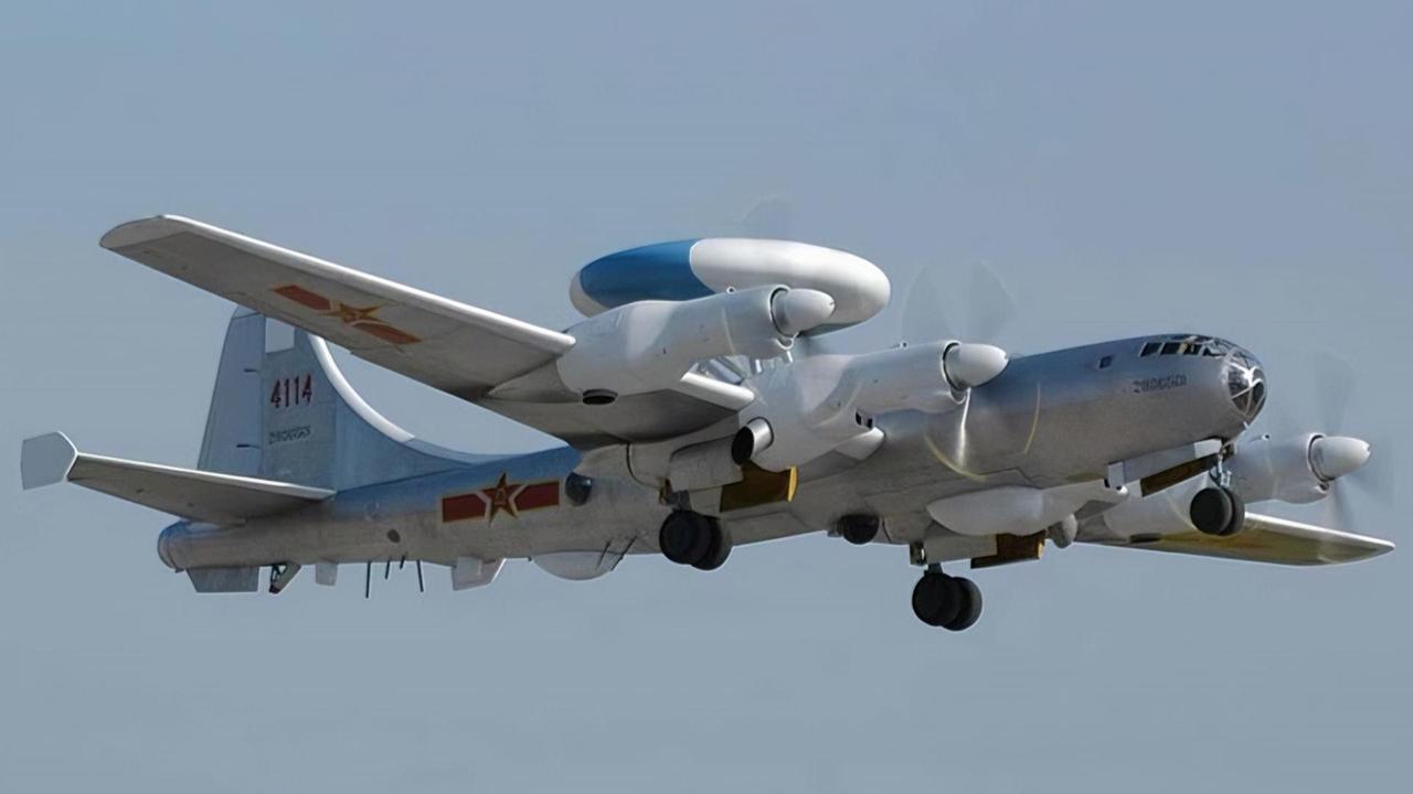 重磅消息！空警3000原型机再度试飞，运20B加持+顶尖预警雷达，美军隐身战机优