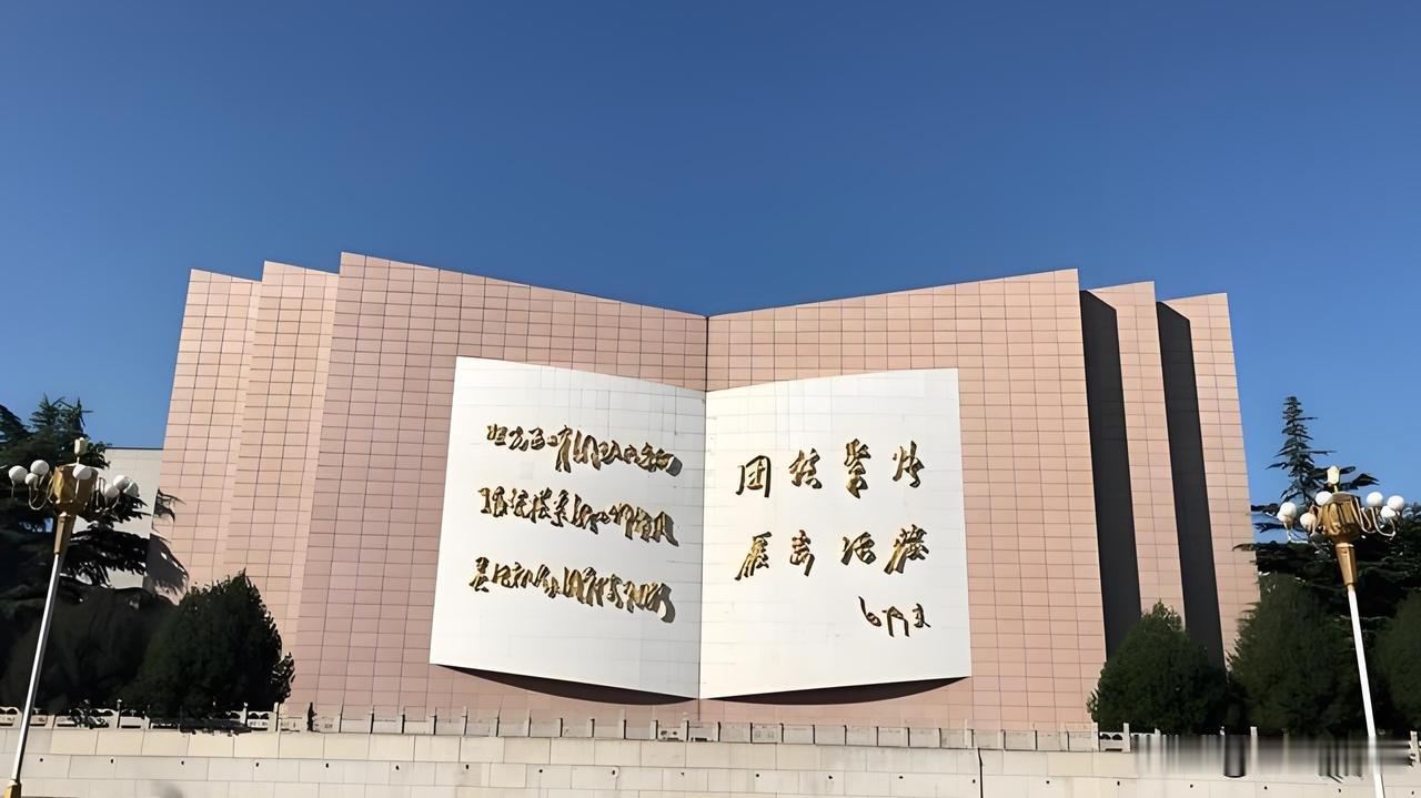 谁厉害：国防大学与国防科技大学红色基因、培养目标和招生对象何异同？ 

很多网友