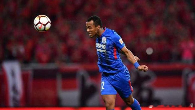 路易斯在个人社交媒体上矛头直指申花，怒斥对方缺乏职业素养，这其实也不算是一件让人