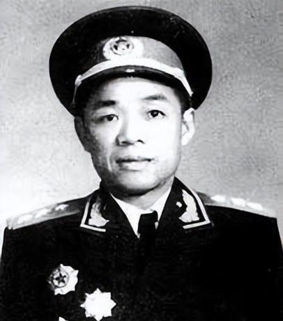 抗美援朝结束后，毛主席让韩先楚去福州军区当司令，他不去，毛主席点明：“不想去也要