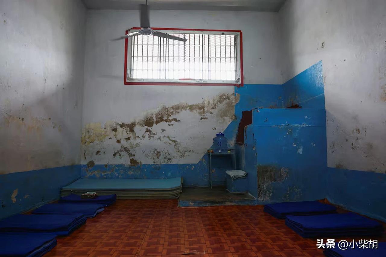 他信关押地
泰国“最臭名昭著”的Klong Prem中央监狱内部照片流出
   