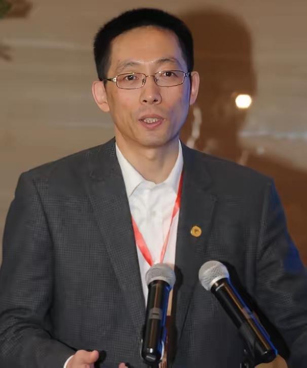 2010年，河南高考状元张磊向耶鲁大学捐赠了888万美元。7年后，他又向母校人民