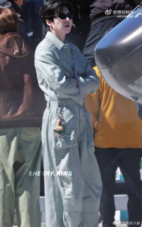 刘宇宁空中飞行员 刘宇宁穿飞行员制服也太好看了，又酷又稳，颜值气质双在线！刘宇宁