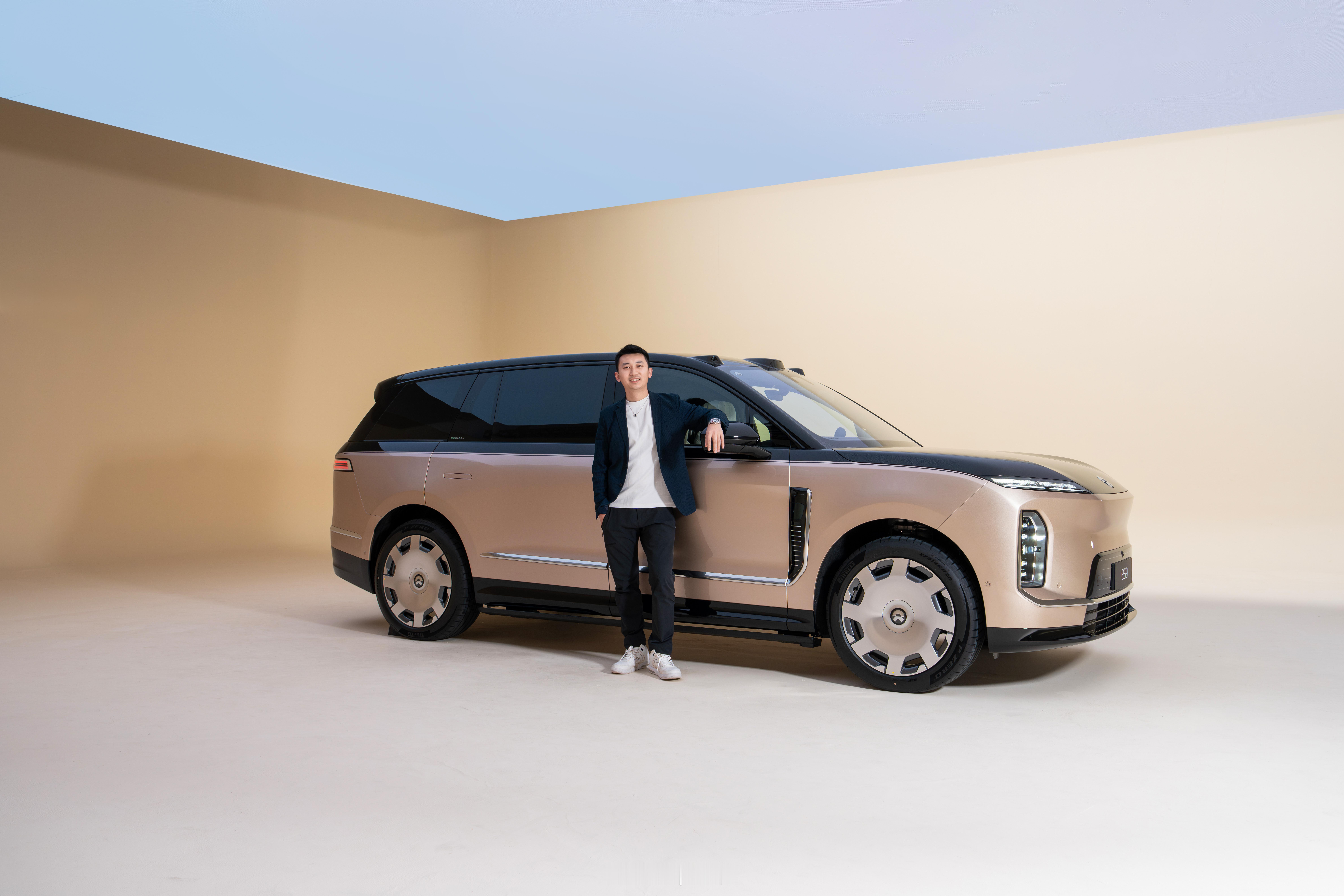 已知蔚来ES9的车身尺寸5365mm × 2029mm × 1870mm猜我的身