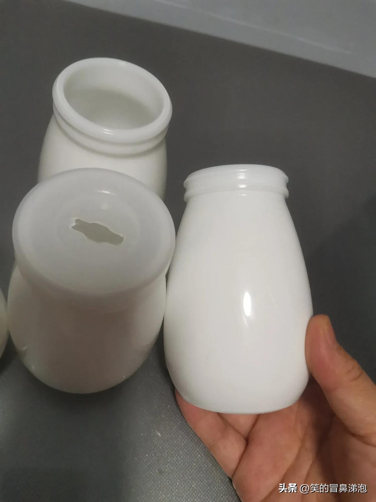 这种瓷的酸奶瓶子能干啥呢？扔也不舍得扔，留着占地方。#酸奶瓶# #废物利用#