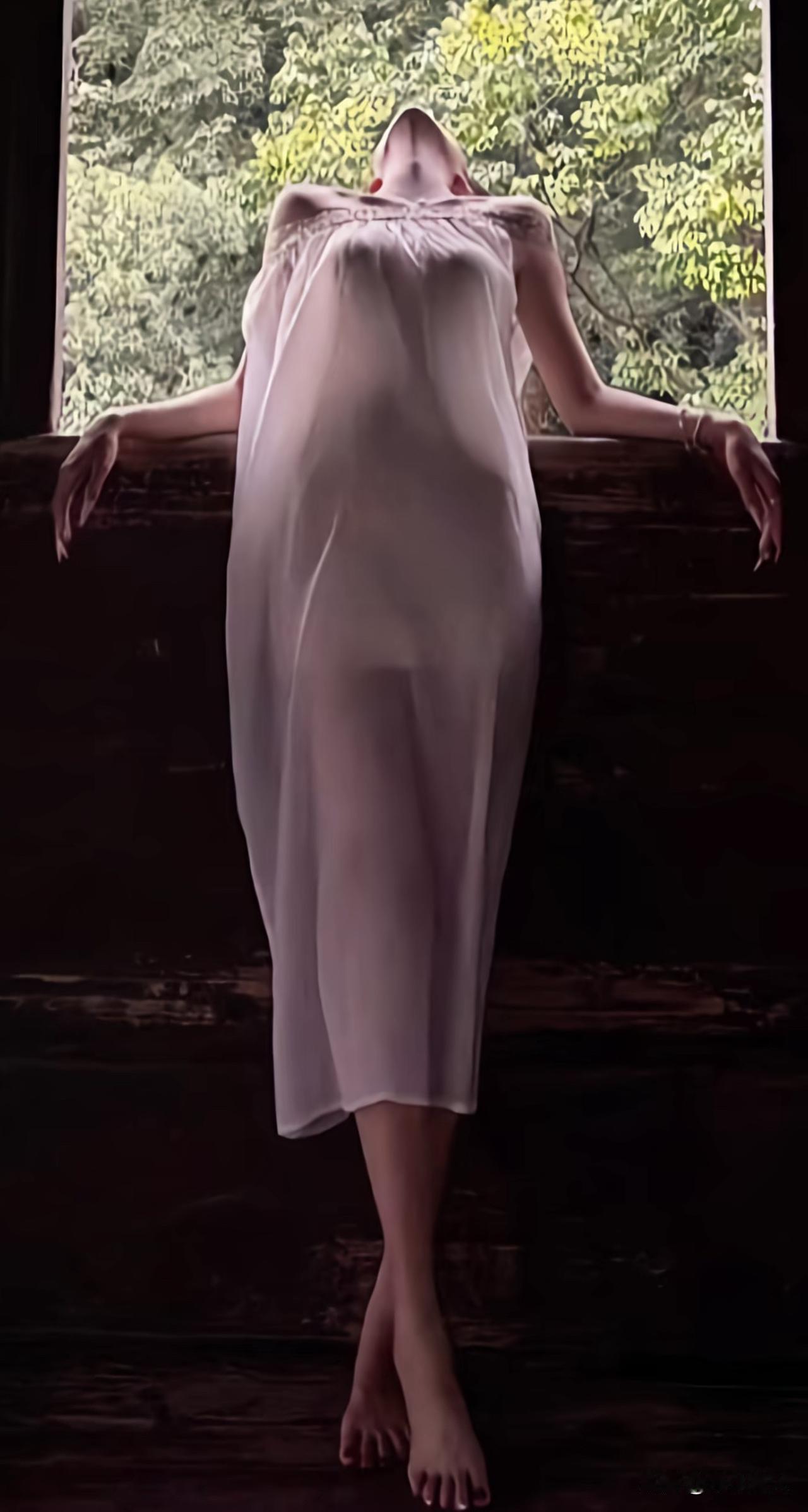 新思维：网络让精英们，走下神坛

在传统社会里，精英阶层凭借知识壁垒、媒介垄断和