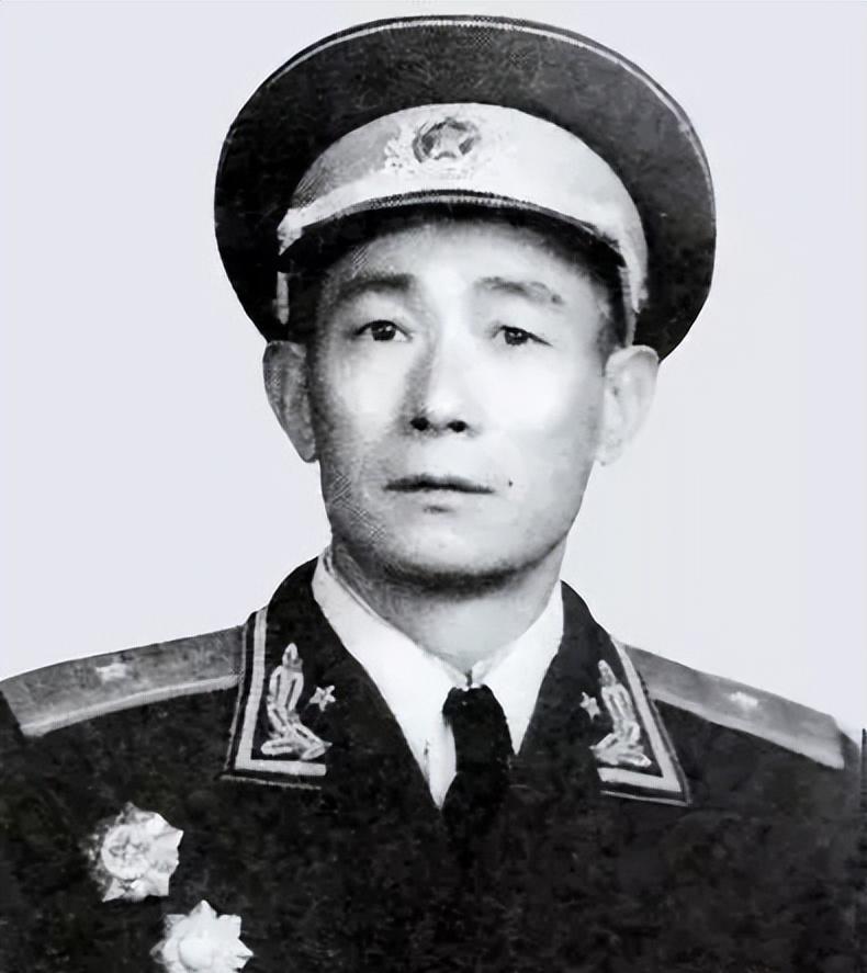 1938年，日军占据祁县后，培养了一群汉奸，386旅旅长陈赓决定：得杀几个汉奸，