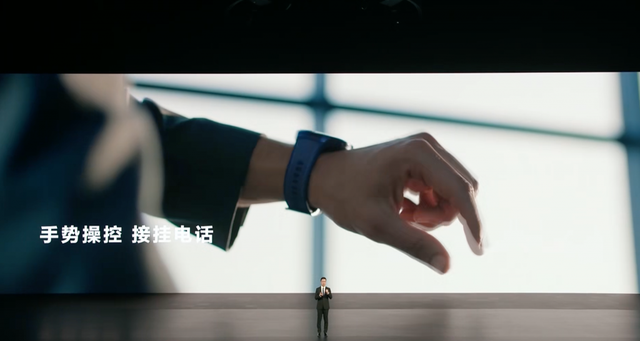 一万块的华为 Pura80 Ultra 是个「怪东西」，但我希望手机们都能变怪一点