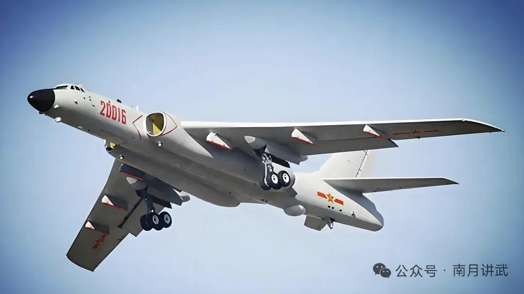 3月3日，据社交网站报道，中国🇨🇳轰一6K携带长剑一20高超音速导弹首次公开