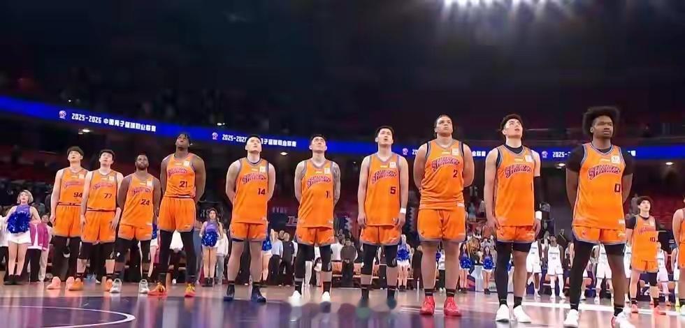 CBA常规赛，上海男篮84-80逆转青岛男篮，豪取7连胜。此役上海三分16投仅3