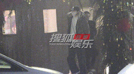 俞灏明王晓晨聚餐牵手离开 俞灏明王晓晨被拍到聚餐牵手离开，感情很稳定！ 
