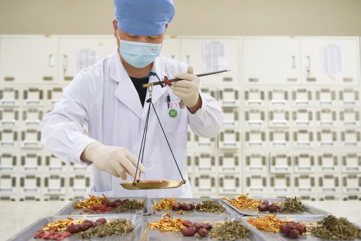 14种常用中成药的功效大全，快收藏好，从此疾病上门也不怕


1、更年期潮热汗出