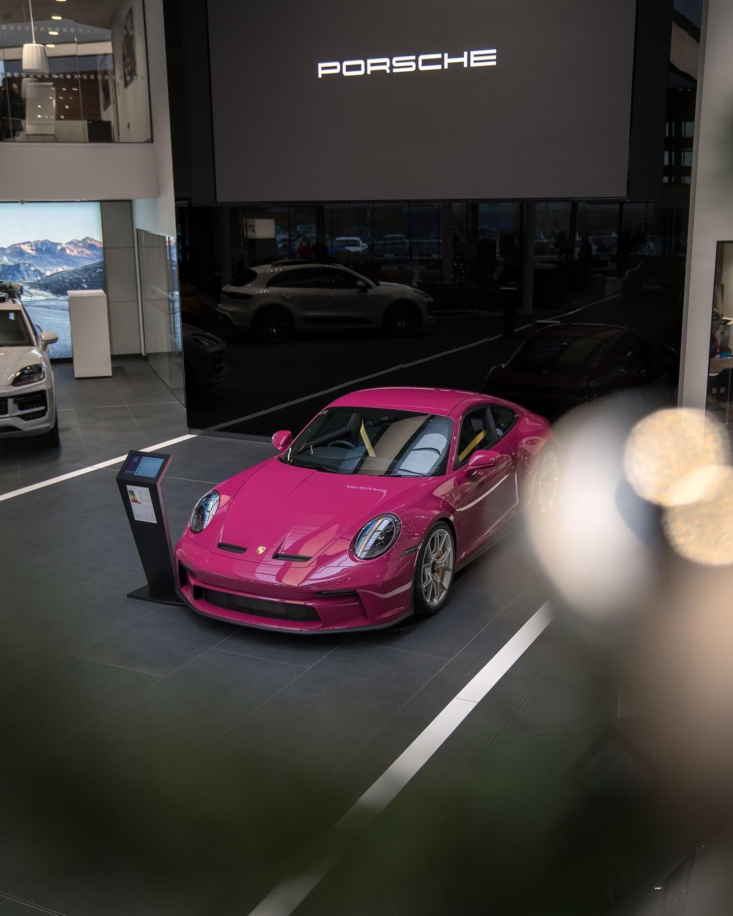 Porsche GT3 Touring星光宝石红 