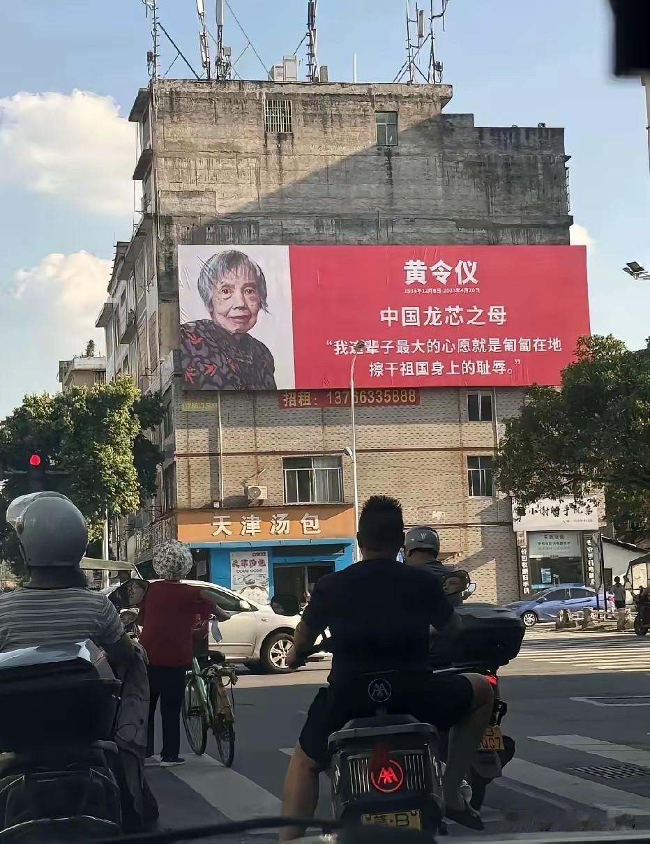 比那些明星海报，有意义多了。
